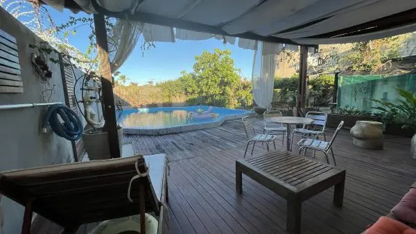CASA SOBRADO COM 5 QUARTOS E PISCINA