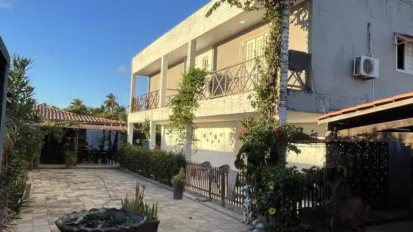 CASA SOBRADO COM 5 QUARTOS E PISCINA