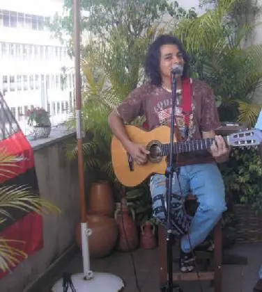 Música ao vivo para aniversários - Violão e voz RJ