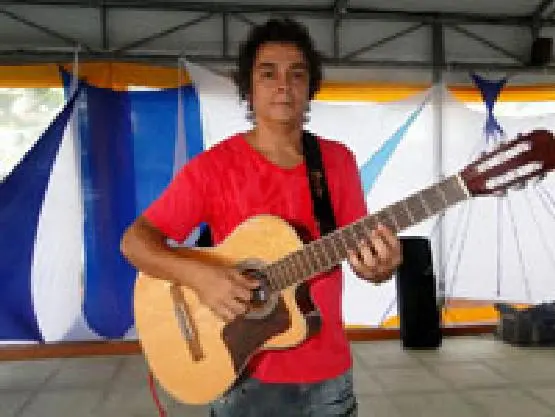 Música ao vivo para aniversários - Violão e voz RJ