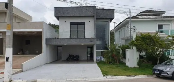 Residencial New Ville - Casa nunca habitada, 3 Suítes (sendo uma máster com closet) 4 vagas. Fino acabamento