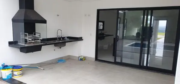 Residencial New Ville - Casa nunca habitada, 3 Suítes (sendo uma máster com closet) 4 vagas. Fino acabamento