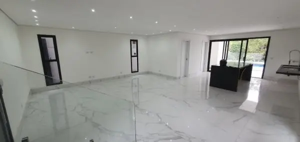 Residencial New Ville - Casa nunca habitada, 3 Suítes (sendo uma máster com closet) 4 vagas. Fino acabamento