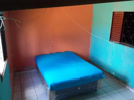 VENDE-SE ESTA CASA