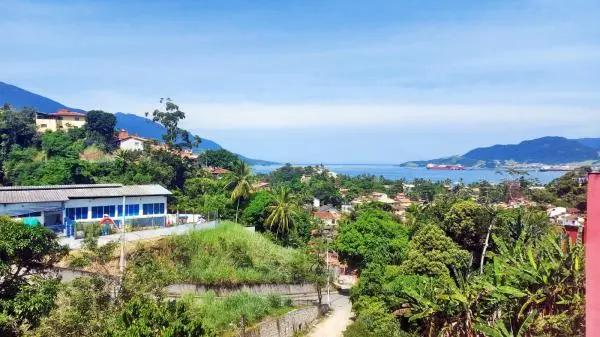 VENDO CASA EM ILHABELA COM VISTA PARA O MAR