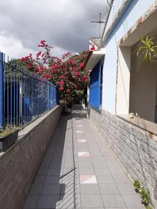 Casa com 2 terrenos