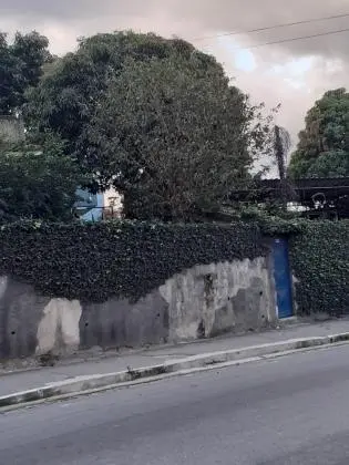 Casa com 2 terrenos