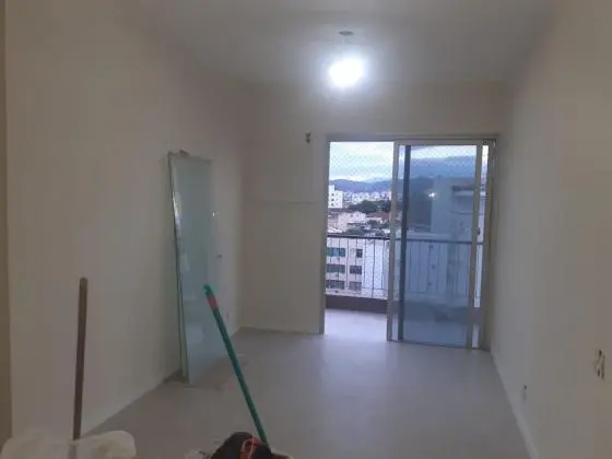 Meier 180.000 + 60x de 2.000 Rua Fábio da Luz, 214 2 quartos suíte, dependências de empregada, Garagem coberta
