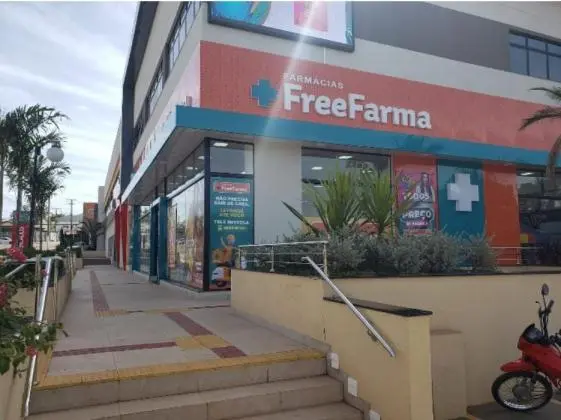 Venda de três farmácias completas