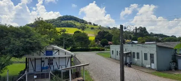 PRÉDIO DE COMÉRCIO EM IGREJIHA DE 1160 METROS QUADRADOS