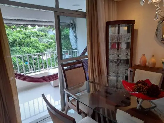 Esplêndido Apartamento no Costa Azul: 3/4 e 3 banheiros sendo 1 suite