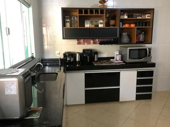 Casa no Setor Bougainville para locação muito bem localizada, próximo a UniEvangélica