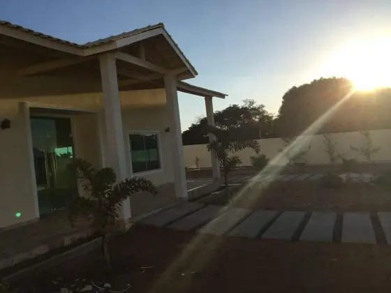 Chácara com casa de alto padrão e estrutura diversa