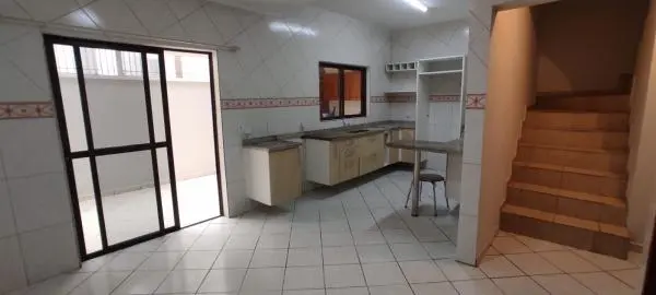 Excelente Triplex no Xaxim podendo ser comercial ou residencial
