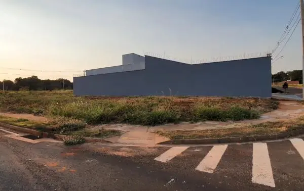Terreno de esquina 275m2, vendo ágio barato em Uberaba