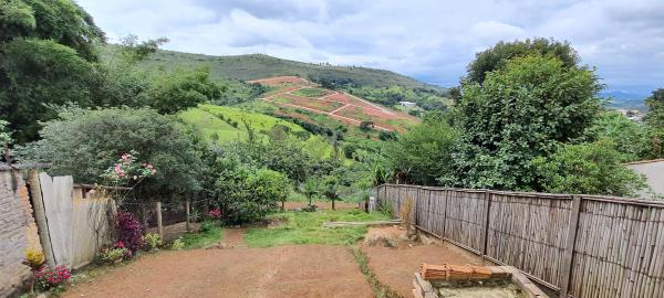 Vendo casa com terreno grande em Baependi,Sul de Minas Gerais,terra de Nhá Chica