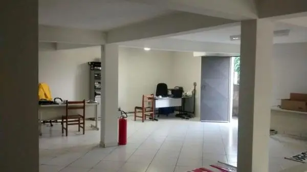 Aluga-se Galpão de 278m2