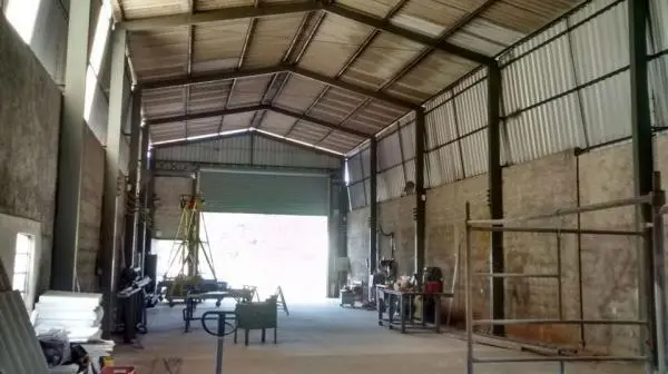Aluga-se Galpão de 278m2
