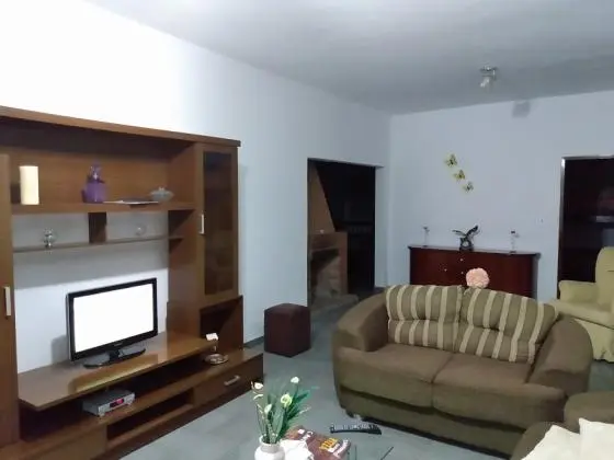ALUGA-SE PARA TEMPORADA.