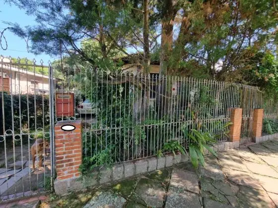 Casa de Alvenaria (154 m2), por R$ 410 mil, em Terreno amplo (432 m2), no Bairro Ipanema, em P. Alegre/RS