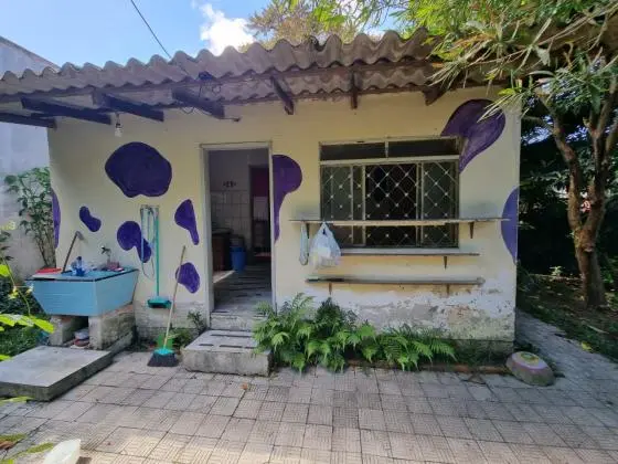 Casa de Alvenaria (154 m2), por R$ 410 mil, em Terreno amplo (432 m2), no Bairro Ipanema, em P. Alegre/RS