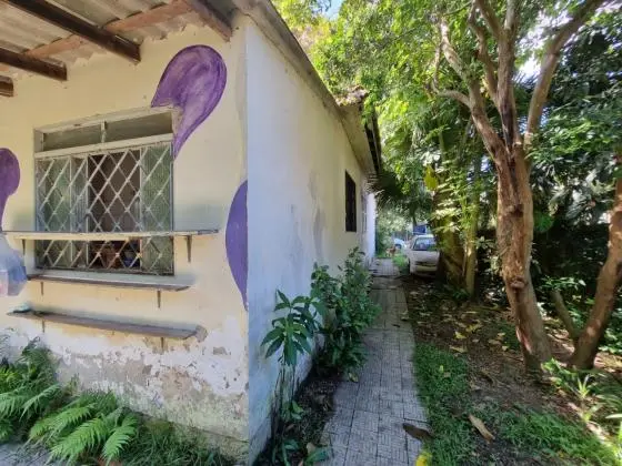 Casa de Alvenaria (154 m2), por R$ 410 mil, em Terreno amplo (432 m2), no Bairro Ipanema, em P. Alegre/RS
