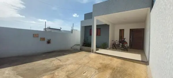 Casa térrea com 3 quartos (1 em suíte) no bairro Novo Horizonte, em Patos/PB