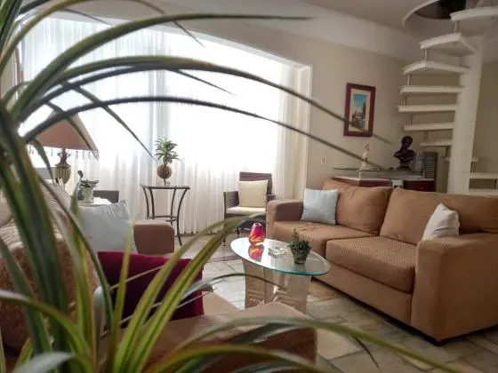 LINDO APTO COM 3 DORMITÓRIOS SENDO UMA SUÍTE (127 M2 PRIVATIVOS) EM ÁREA NOBRE DA CIDADE E 1 VAGA DE GARAGEM
