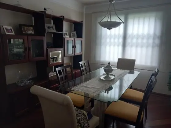 LINDO APTO COM 3 DORMITÓRIOS SENDO UMA SUÍTE (127 M2 PRIVATIVOS) EM ÁREA NOBRE DA CIDADE E 1 VAGA DE GARAGEM
