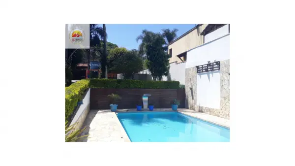Vende - se Chácara de 1.000m2