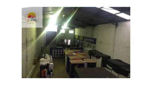 Vende - se Galpão Industrial de 600m2
