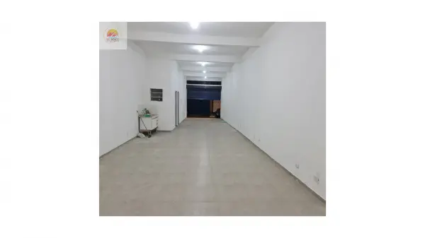 Vende - se Salão de 100m2 para fins comerciais