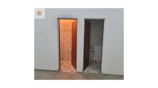 Vende - se Salão de 100m2 para fins comerciais