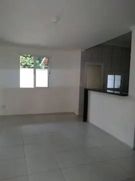 Casa de Condomínio com 3 Quartos para alugar, 131m2 - Jacunda