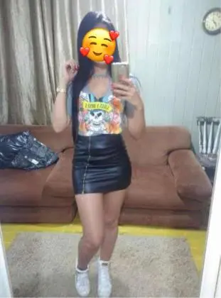 Ninfeta cavala com anal guloso e boquinha de veludo.