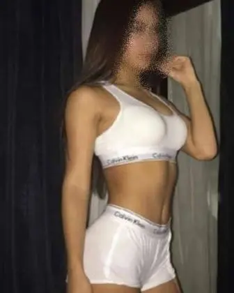 Sou uma morena da cavalgada deliciosa, carente excitante e cheia de tesão