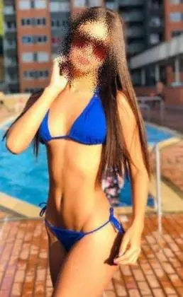 Sou uma morena da cavalgada deliciosa, carente excitante e cheia de tesão