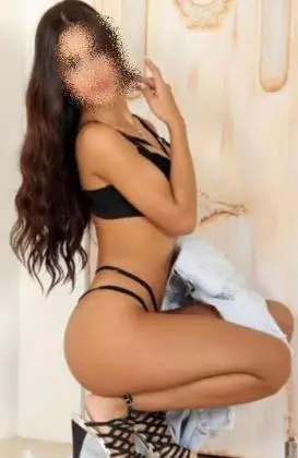 Sou uma morena da cavalgada deliciosa, carente excitante e cheia de tesão