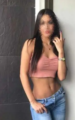 Sou uma morena da cavalgada deliciosa, carente excitante e cheia de tesão