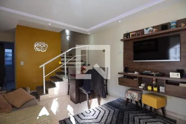 Casa para alugar em Cotia, 2 quartos, 2 banheiros e 1 vaga.