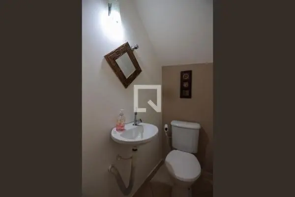 Casa para alugar em Cotia, 2 quartos, 2 banheiros e 1 vaga.