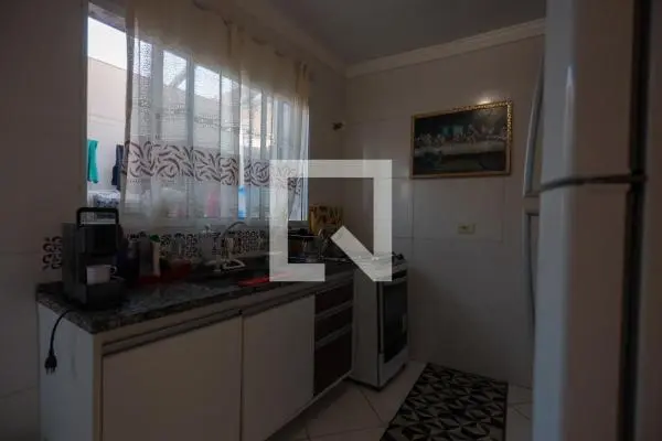 Casa para alugar em Cotia, 2 quartos, 2 banheiros e 1 vaga.