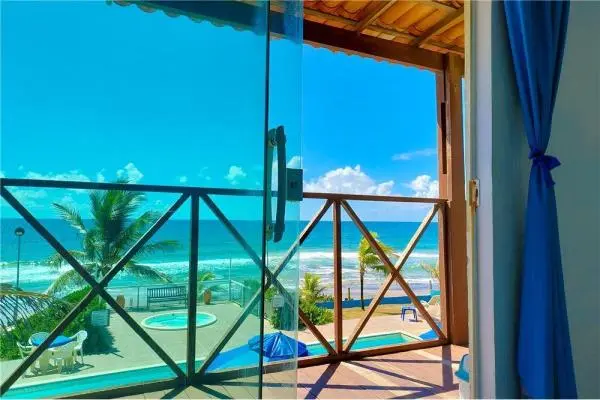 Condomínio inteiro a venda com restaurante interno, frente mar
