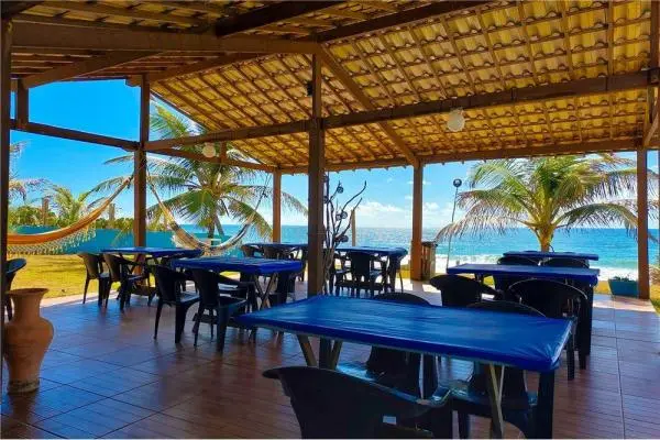 Condomínio inteiro a venda com restaurante interno, frente mar