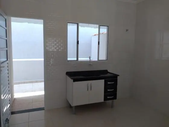 Vende-se linda casa com 3 dormitórios próximo á praia. VENHA CONFERIR