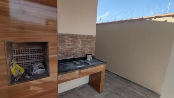 Linda casa com 3 dormitórios próximo á praia. VENHA CONFERIR!!!
