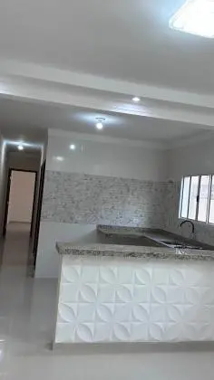 Linda casa com 3 dormitórios próximo á praia. VENHA CONFERIR!!!