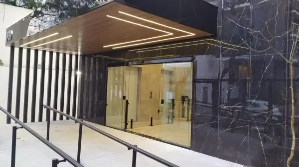 Prédio Comercial com 07 andares - Centro de São Paulo.