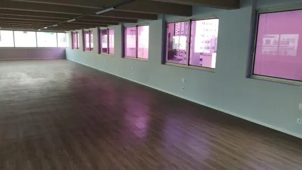 Prédio Comercial com 07 andares - Centro de São Paulo.