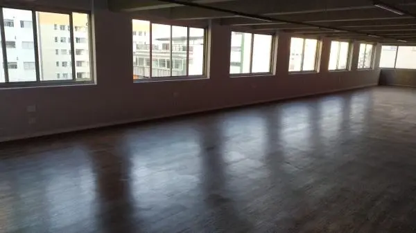 Prédio Comercial com 07 andares - Centro de São Paulo.